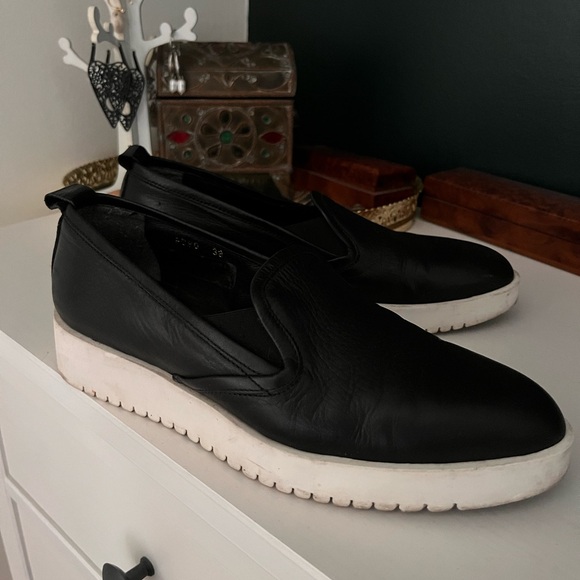 Genuine leather shoes - Picture 1 of 6